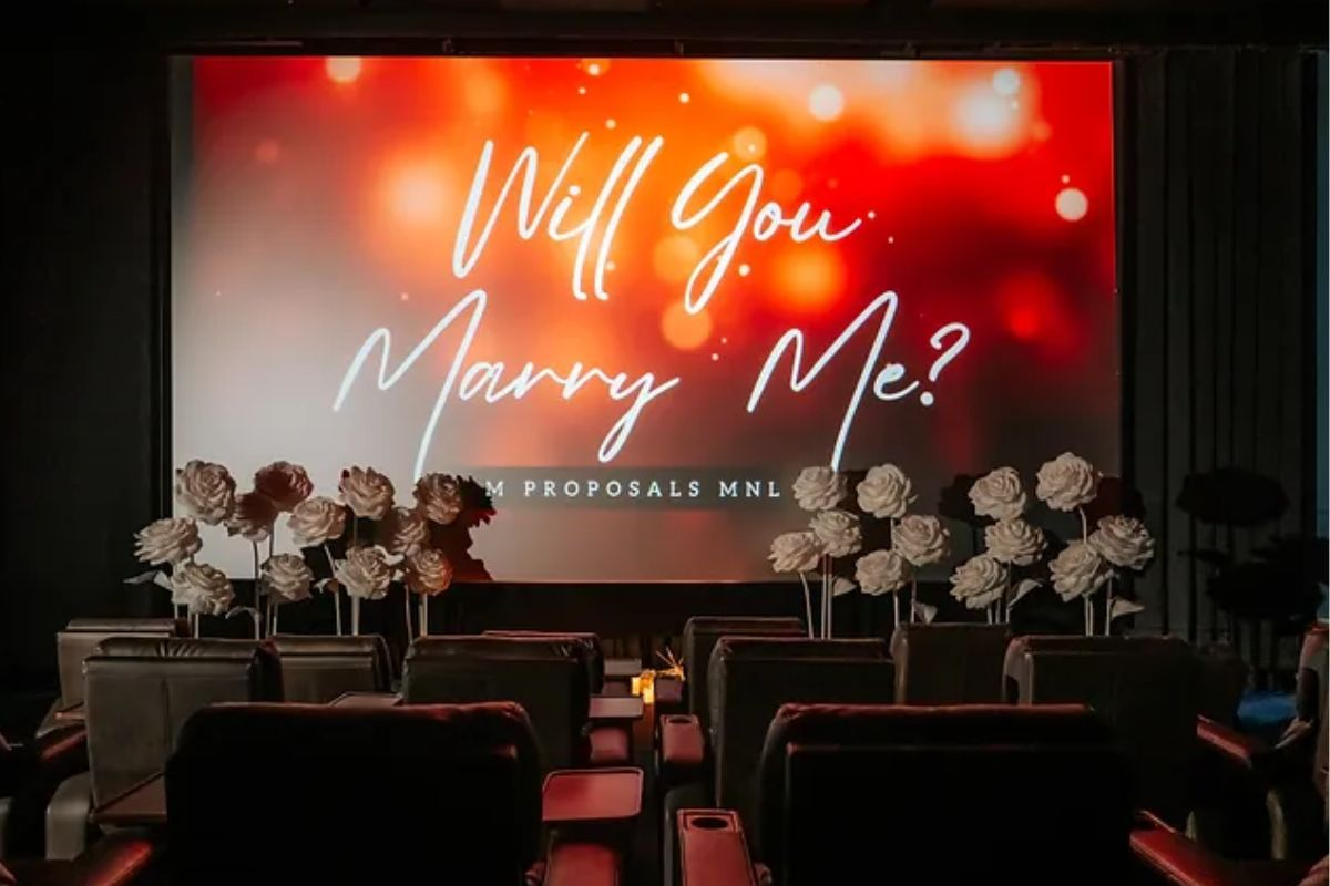 Tuyệt chiêu lên kế hoạch cầu hôn bất ngờ tại rạp phim khiến nàng cảm độngTin tức xã hội